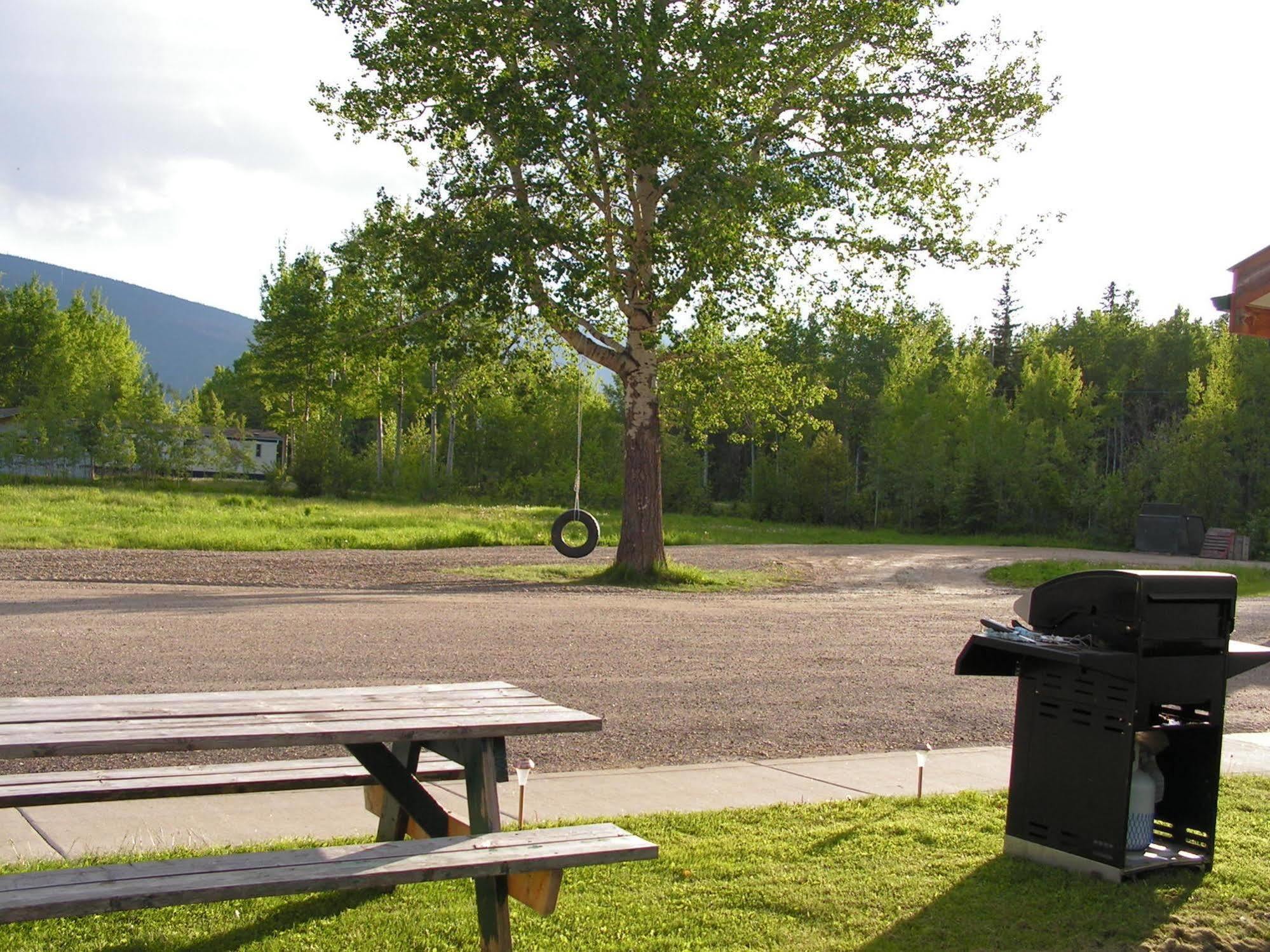 Bell Mountain Motel Mcbride Eksteriør billede